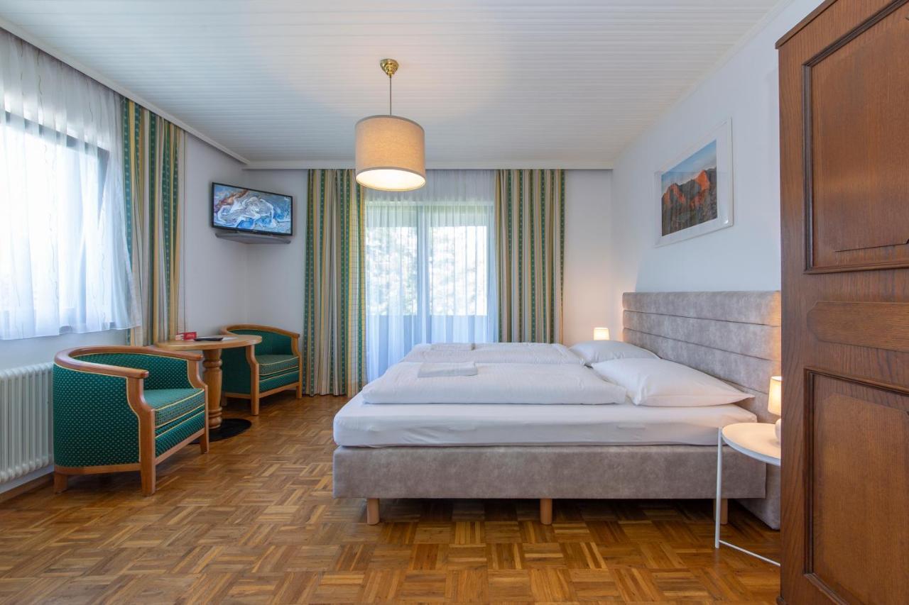 Tirolerhof Hotel Sankt Georgen im Attergau Kültér fotó