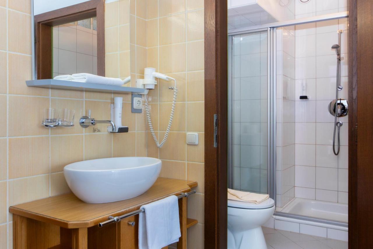 Tirolerhof Hotel Sankt Georgen im Attergau Kültér fotó